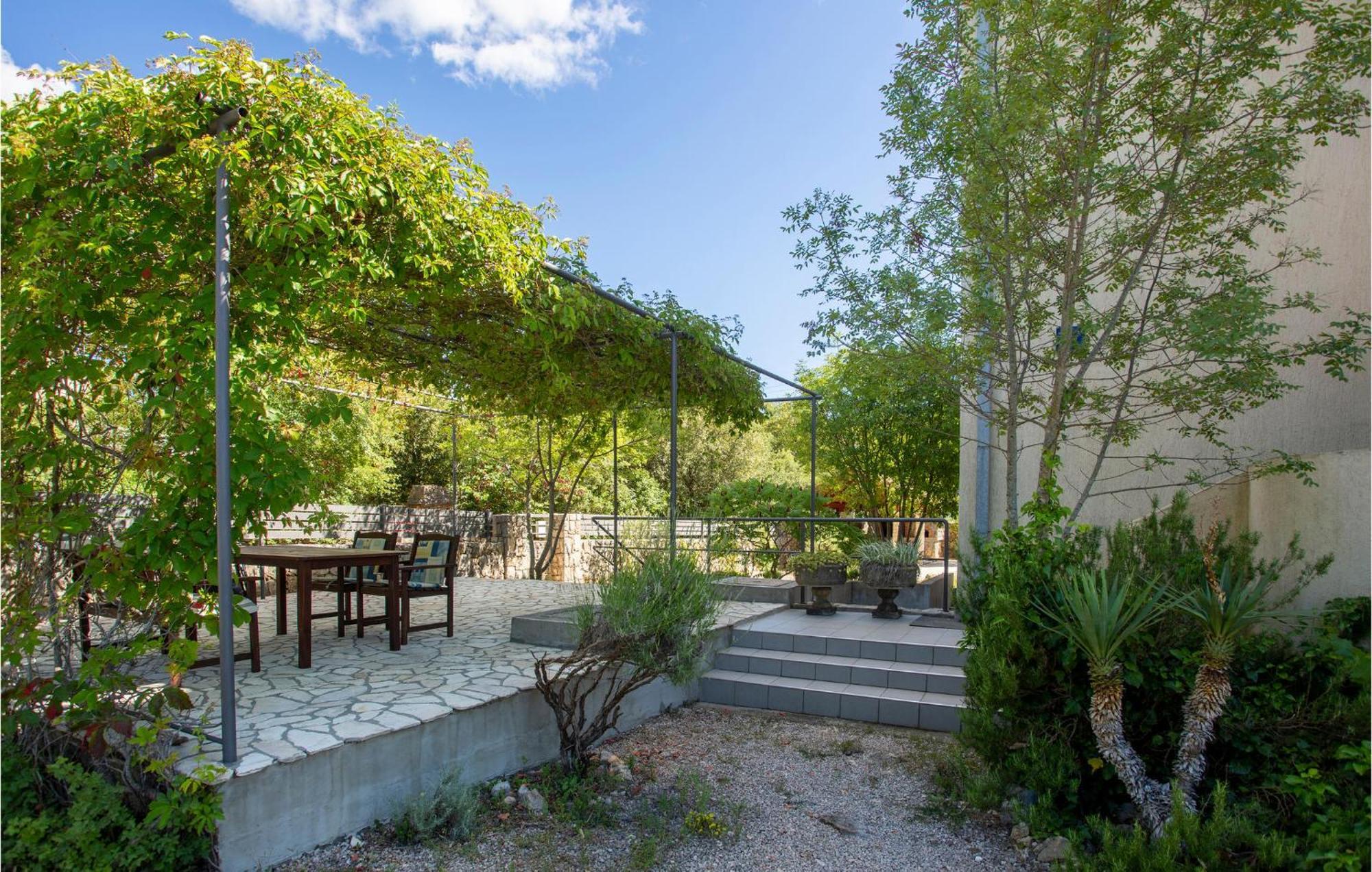Beautiful Apartment In Pinezici With Wifi Exterior photo