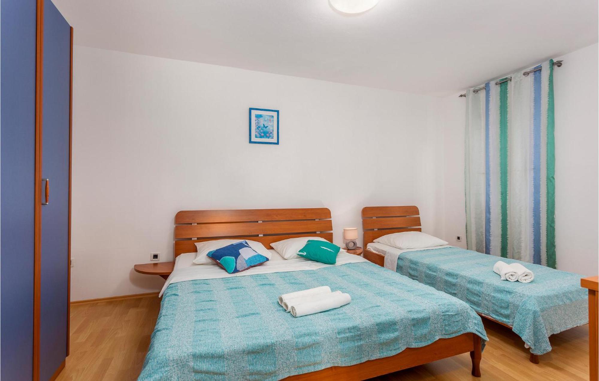 Beautiful Apartment In Pinezici With Wifi Exterior photo
