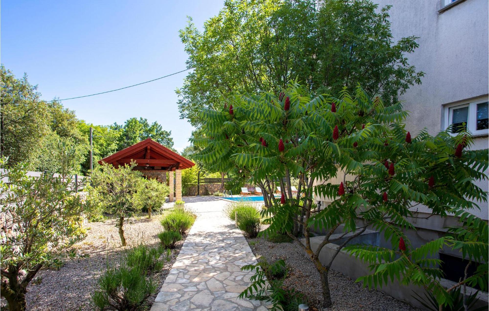 Beautiful Apartment In Pinezici With Wifi Exterior photo