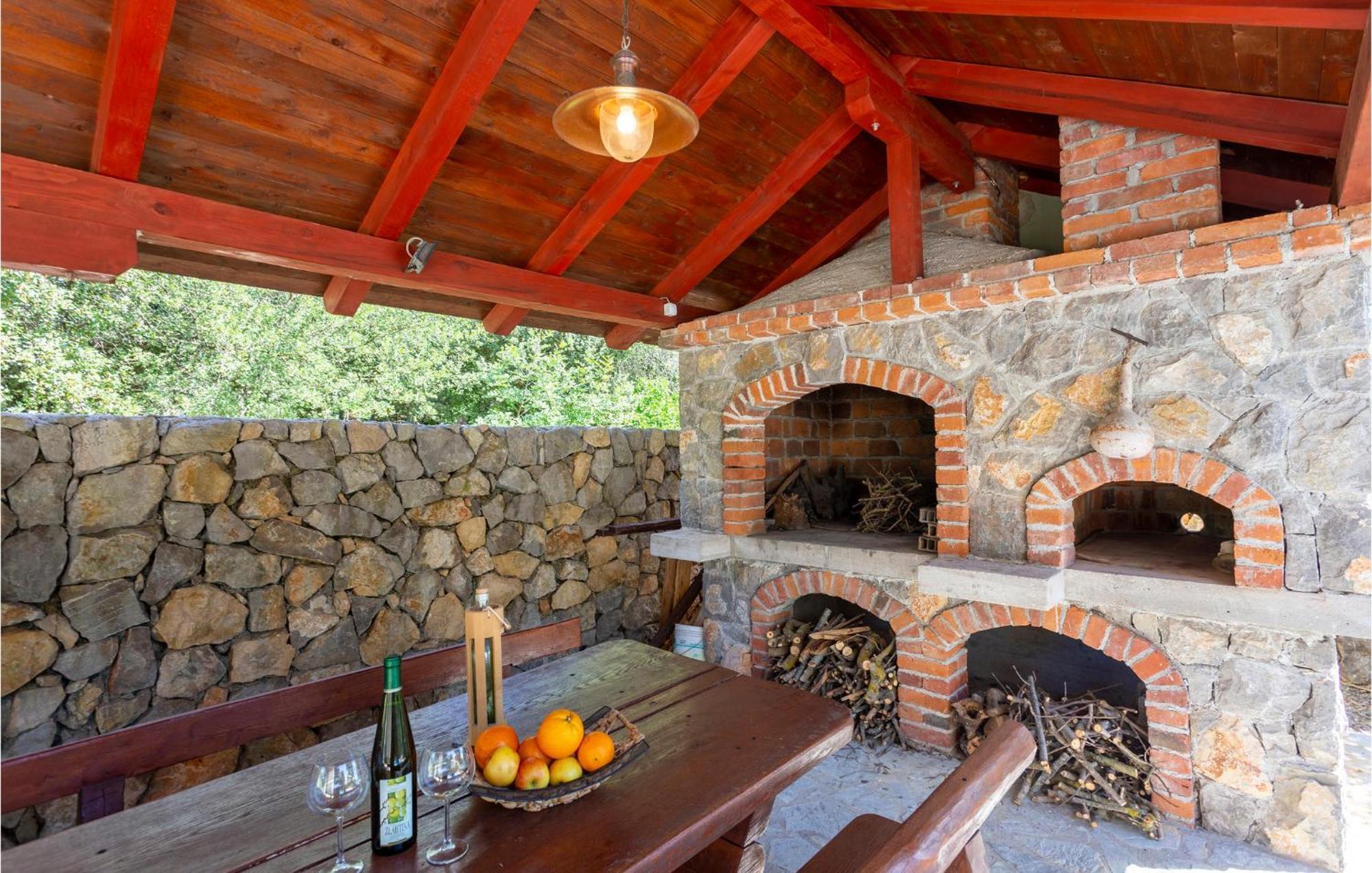 Beautiful Apartment In Pinezici With Wifi Exterior photo