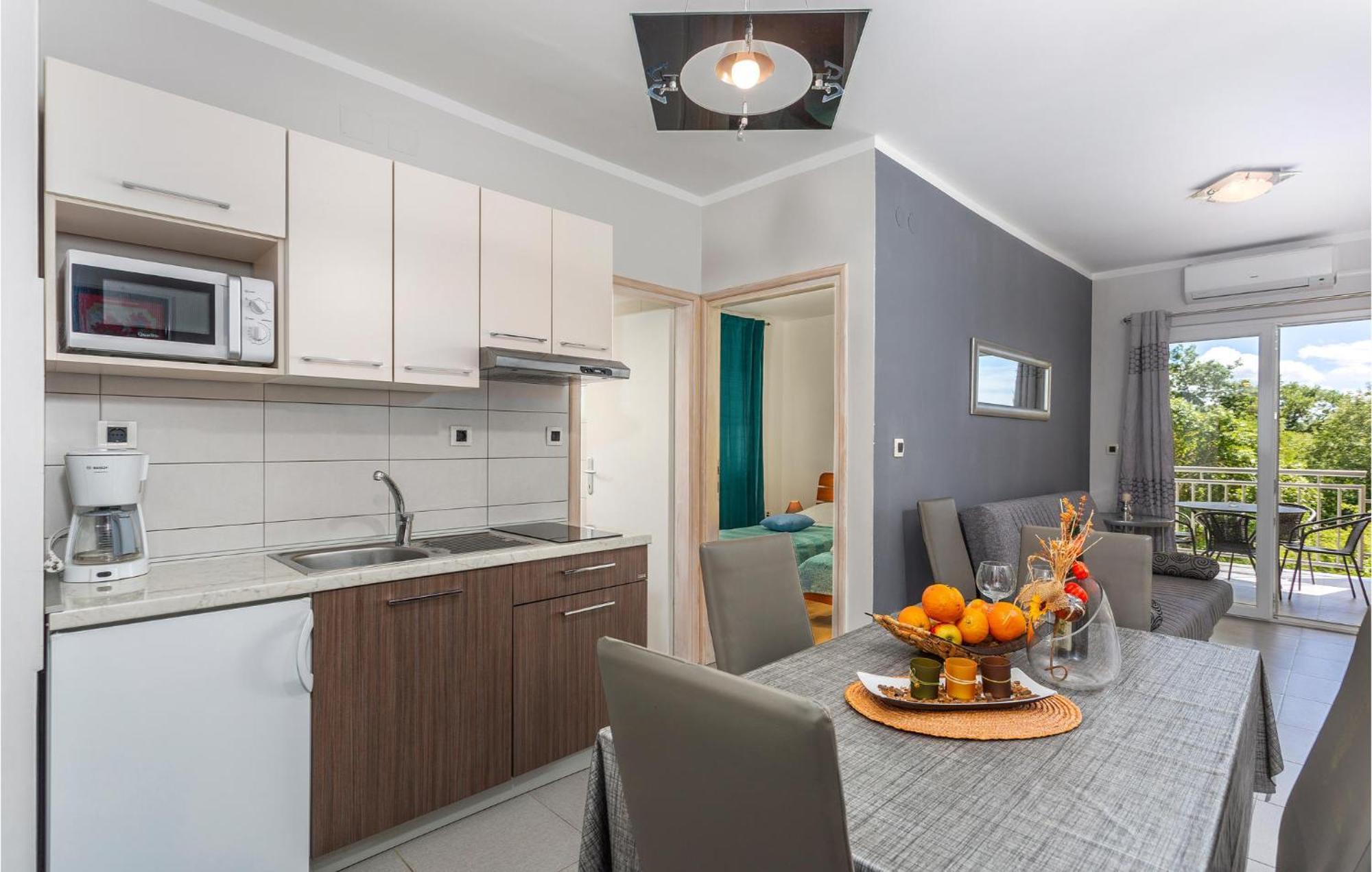 Beautiful Apartment In Pinezici With Wifi Exterior photo