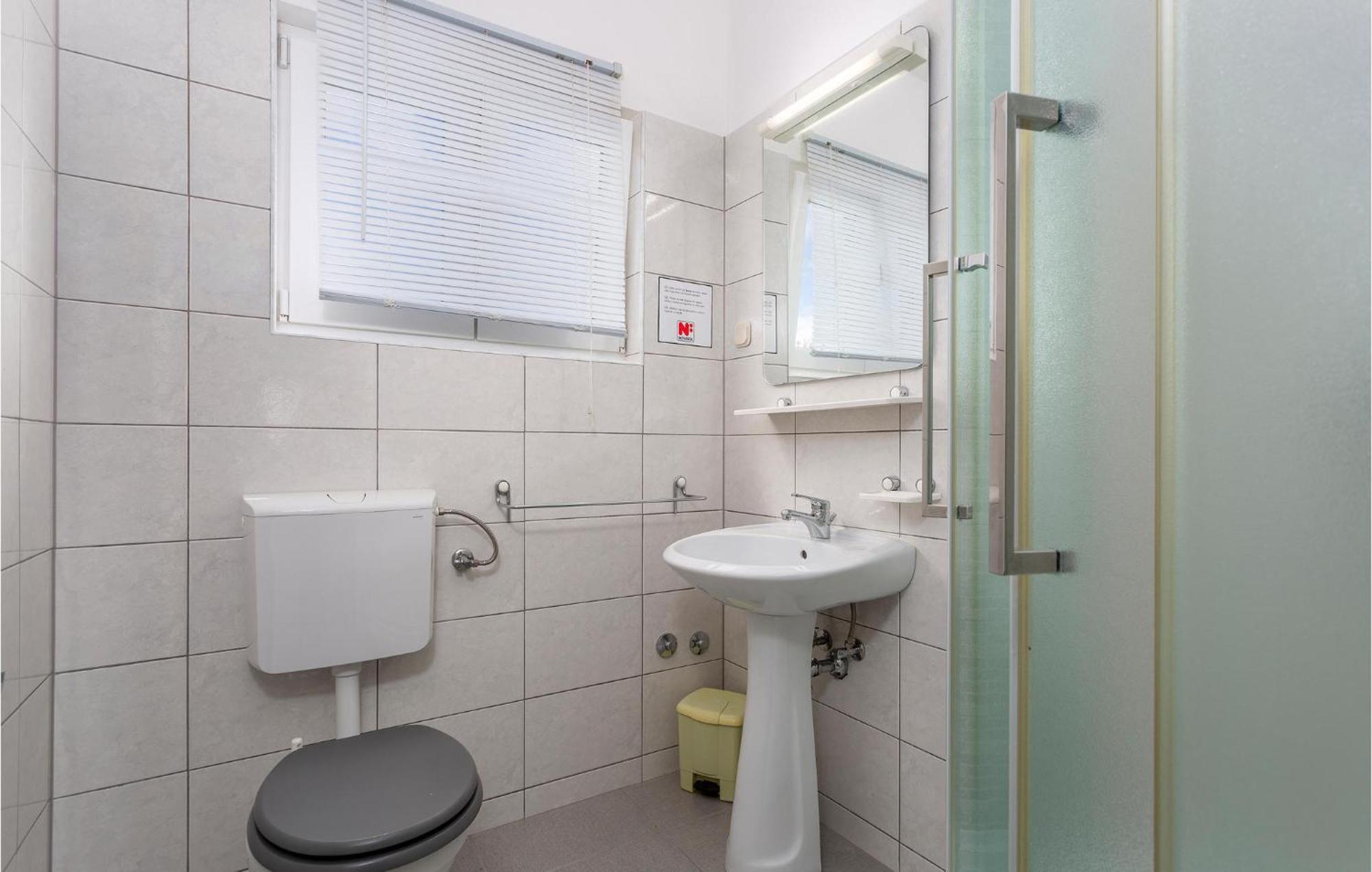 Beautiful Apartment In Pinezici With Wifi Exterior photo