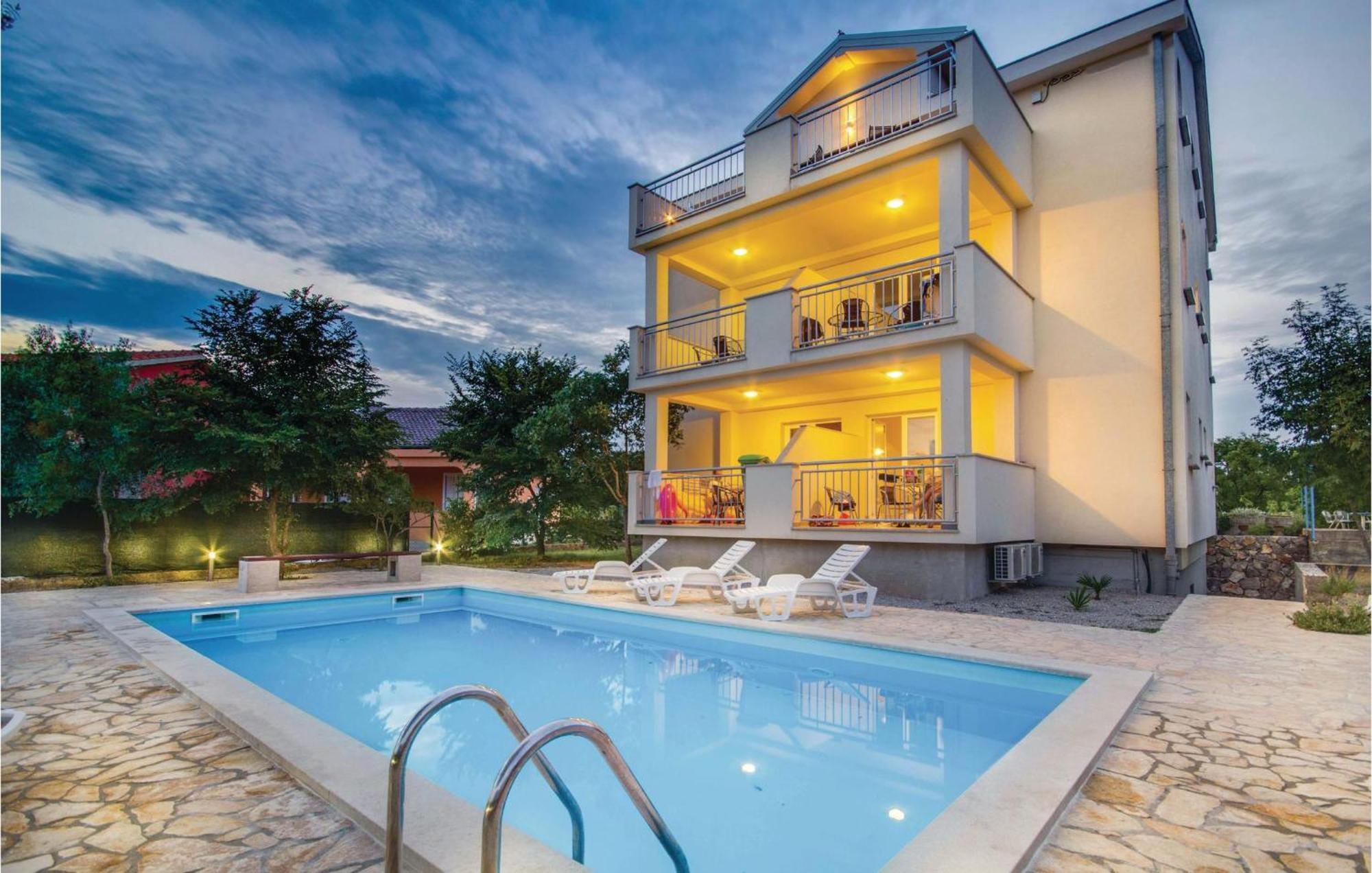 Beautiful Apartment In Pinezici With Wifi Exterior photo