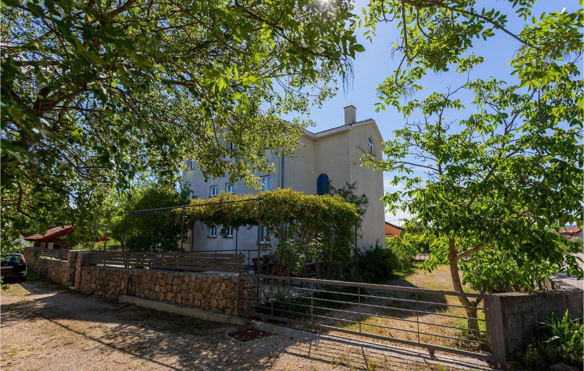 Beautiful Apartment In Pinezici With Wifi Exterior photo